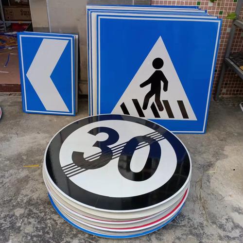 反光交通标志牌 道路安全的隐形守护者